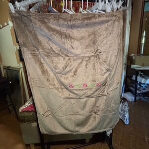 Blanket Brown Cozy Plush Embroidered Floral Pocket Throw